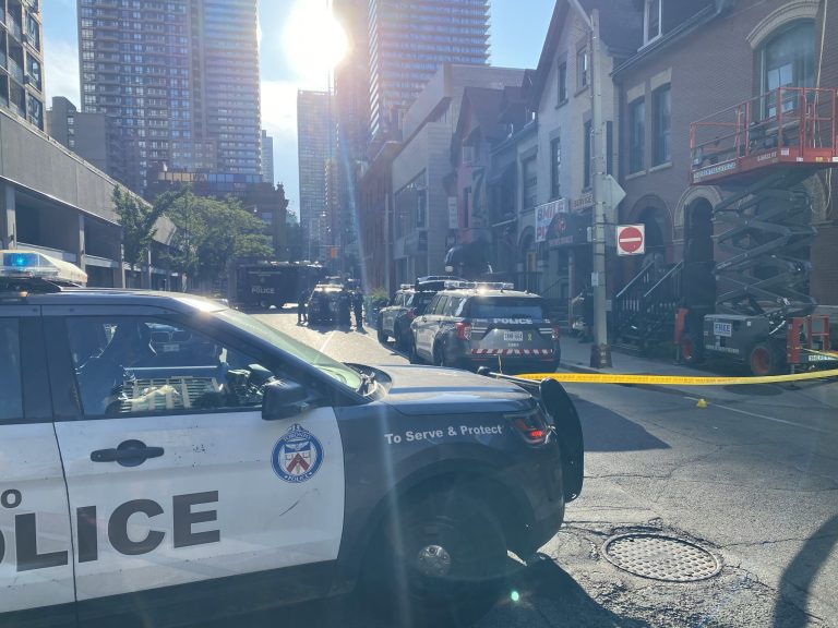 Deux personnes blessées dans une fusillade près de Yonge et Bloor à Toronto