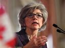 Beverly McLachlin, alors juge en chef de la Cour suprême du Canada, en 2013. Maintenant, «McLachlin soutient essentiellement une farce de Hong Kong», en siégeant à son plus haut tribunal, a déclaré un militant pro-démocratie.