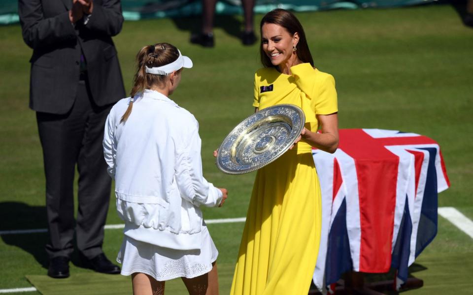 L'année dernière, la princesse de Galles a remis le trophée à Elena Rybakina, née à Moscou.