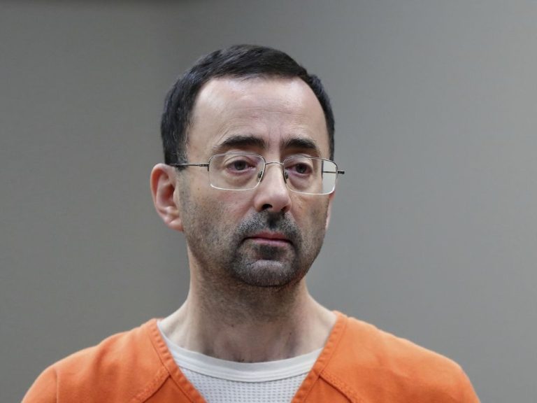 Le médecin du sport en disgrâce Larry Nassar poignardé à plusieurs reprises à la prison de Floride