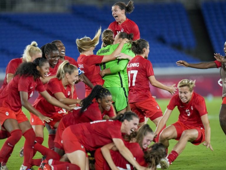 L’entraîneur du Canada Bev Priestman cherche à équilibrer les joueurs à la Coupe du monde