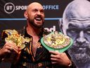 Le détenteur du titre des poids lourds WBC, Tyson Fury, participe à une conférence de presse d'avant-combat.