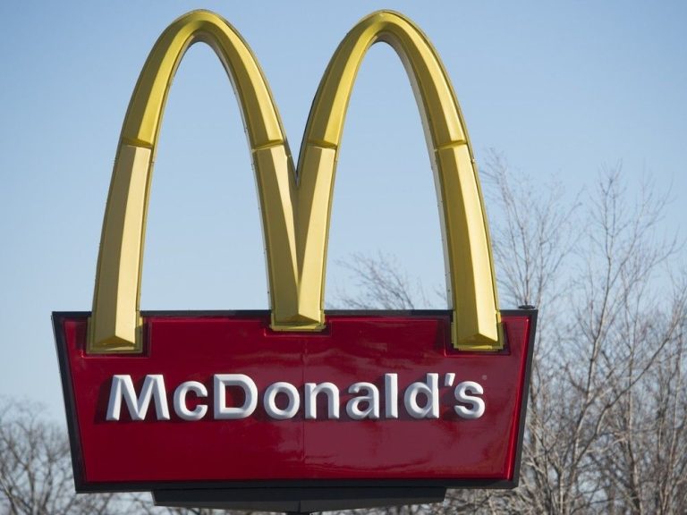 La rage du service au volant: la demande des frères et sœurs pour plus de sauce a conduit à une agression chez McDonald’s de Québec