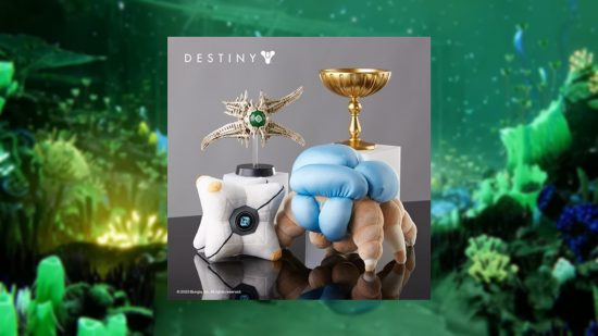 Une image du magasin de produits dérivés Bungie montrant une peluche fantôme, une figurine, un calice doré et une peluche extraterrestre à quatre pattes déformée