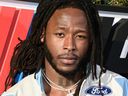 Le joueur de la NFL Alvin Kamara des New Orleans Saints marche sur le tapis rouge avant le NASCAR Clash au Coliseum du Los Angeles Memorial Coliseum de Los Angeles, le 5 février 2023.