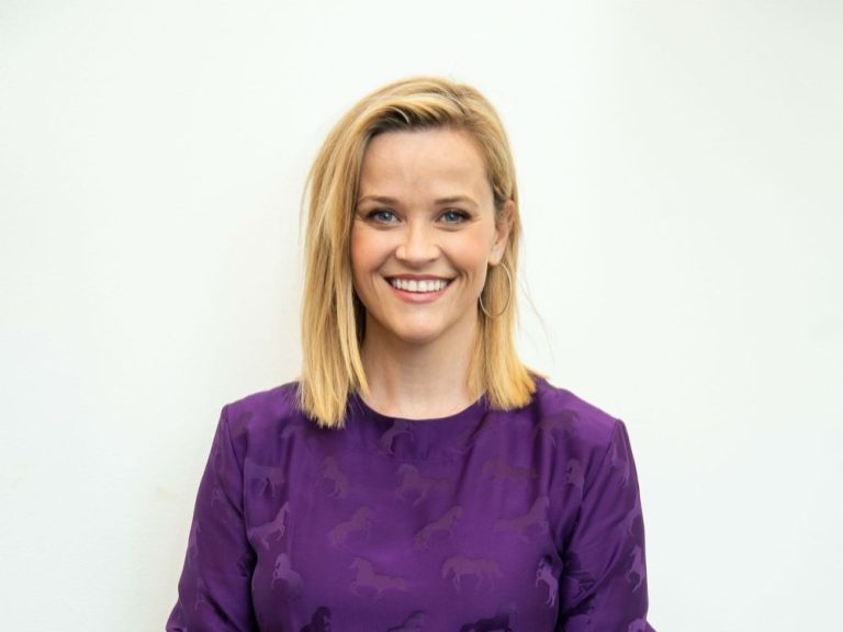 Reese Witherspoon se souvient d’une expérience pas « particulièrement géniale » de tournage d’une scène de sexe avec Mark Wahlberg