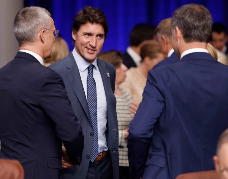 LILLEY: Wall Street Journal a raison de dire que Justin Trudeau appartient à la table des enfants de l’OTAN