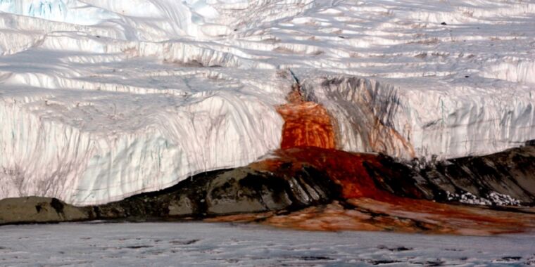 Le mystère centenaire des « Blood Falls » de l’Antarctique a-t-il enfin été résolu ?