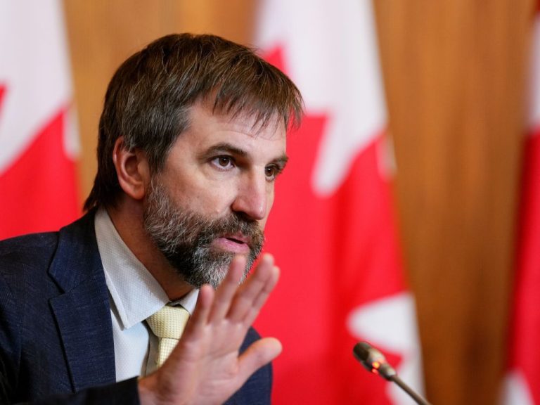 Ottawa devrait dévoiler la semaine prochaine des lignes directrices visant à limiter les allégements fiscaux sur les combustibles fossiles