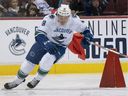 Jake Virtanen participe au concours du patineur le plus rapide lors du concours Super Skills des Canucks de Vancouver au Rogers Arena de Vancouver le 2 décembre.