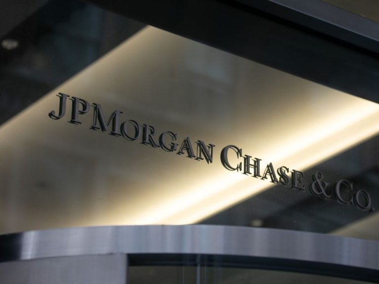 JPMorgan enregistre un chiffre d’affaires record de 41 milliards de dollars sur les taux d’intérêt et achète First Republic