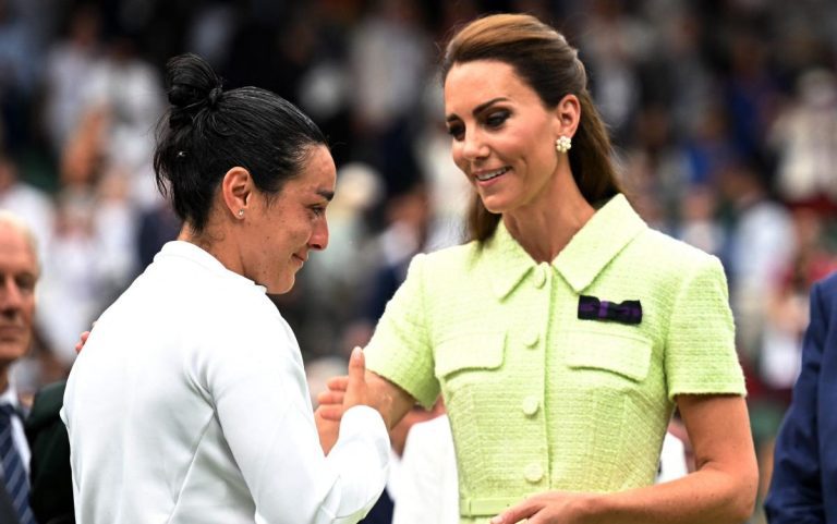 La princesse de Galles console Ons Jabeur après avoir perdu la finale féminine de Wimbledon