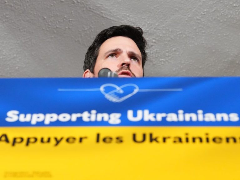 Ottawa dévoile la voie vers la résidence permanente pour les Ukrainiens qui ont fui au Canada