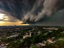 Nuages ​​d'orage vers le sud-ouest au-dessus de Montréal le jeudi 13 juillet 2023.