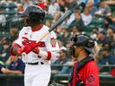 Javeyan Williams des Winnipeg Goldeyes a réussi deux coups sûrs le 12 juillet 2023 lors de la défaite de son équipe contre les Cleburne Railroaders à Shaw Park.