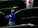 Les ventes de Bud Light ont chuté de 28 % d'un mois à l'autre, et les autres marques d'Anheuser-Busch ont perdu 10 % ou plus.