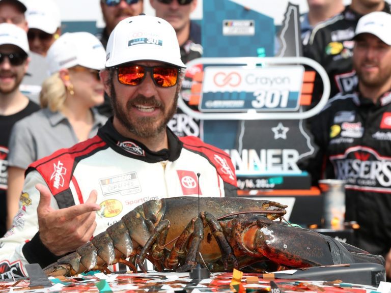 Martin Truex Jr. gagne au New Hampshire Motor Speedway pour la première fois en 30 courses