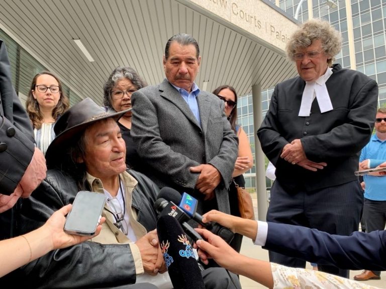 «Courage et résilience:» Le juge acquitte deux hommes reconnus coupables du meurtre de 1973 à Winnipeg