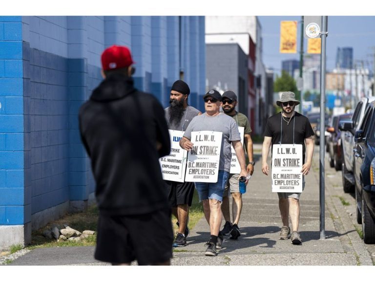 Les dockers annulent la grève au Canada après 24 heures de drame