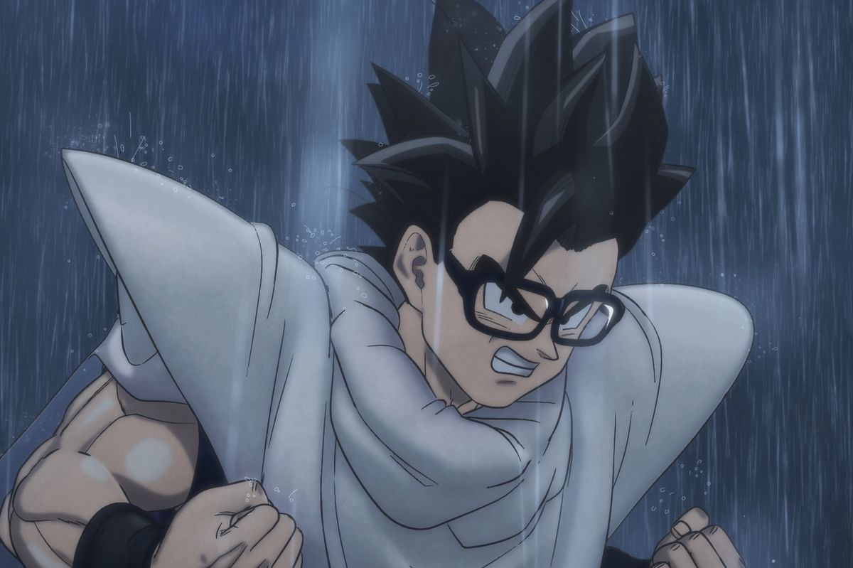 Gohan se prépare à se battre avec la cape qu'il a reçue de Piccolo alors qu'il pleut dans Dragon Ball Super : Super Hero