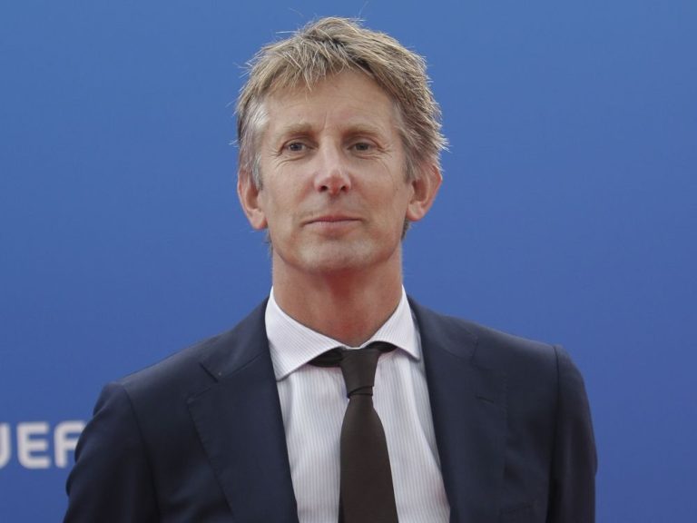 L’ancien gardien de but de Manchester United, Edwin Van der Sar, quitte les soins intensifs après une hémorragie cérébrale