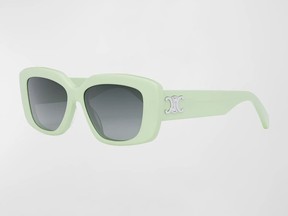 Lunettes de soleil rectangulaires Celine Triomphe, 620 $ chez Holt Renfrew, holtrenfrew.com.