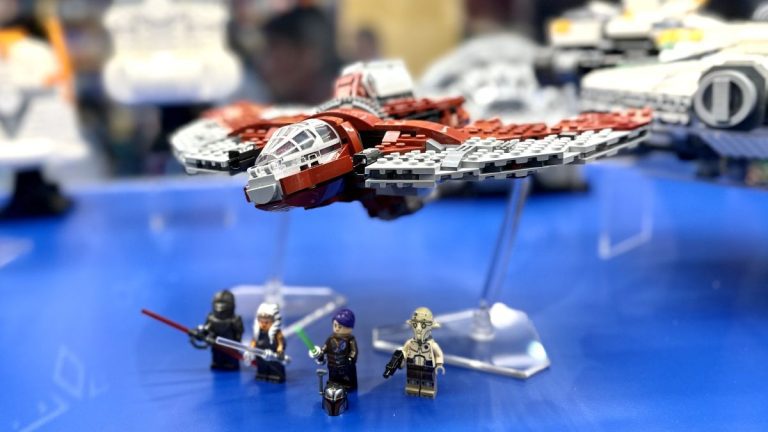 Je viens de jeter un premier coup d’œil aux ensembles officiels de Lego pour Ahsoka de Disney Plus au SDCC