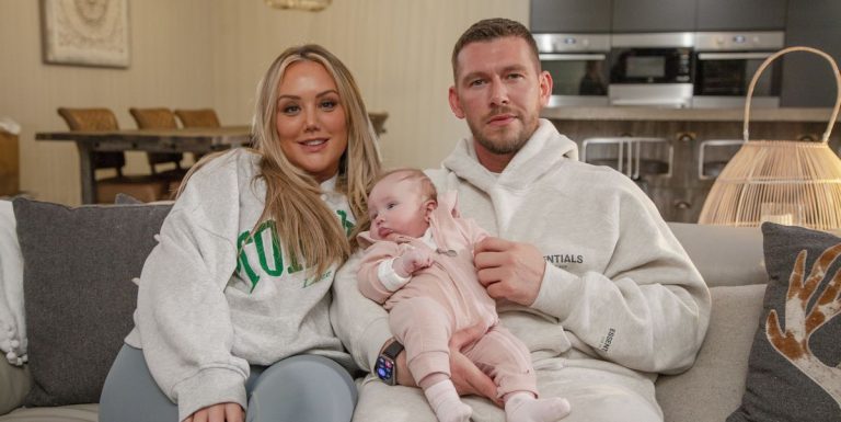 Charlotte Crosby partage ce à quoi les fans peuvent s'attendre pour la saison 2 du documentaire de la BBC
