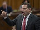 Le ministre de la Sécurité publique, Marco Mendicino, se lève pendant la période des questions, à Ottawa, le 20 juin 2023.