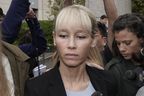 Sherri Papini quitte le palais de justice après que le juge fédéral William Shubb l'a condamnée à 18 mois de prison fédérale, à Sacramento, en Californie, le lundi 19 septembre 2022.  