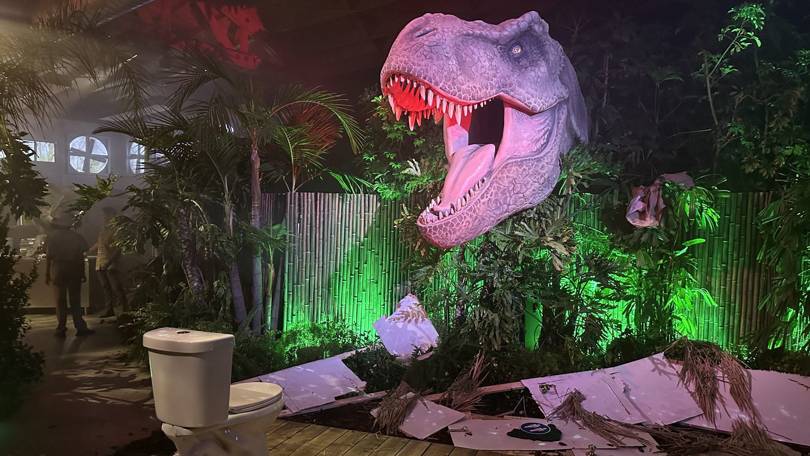 L'attraction Step Into Jurassic Park vous permet également de vous faire manger par un T-Rex [SDCC]
