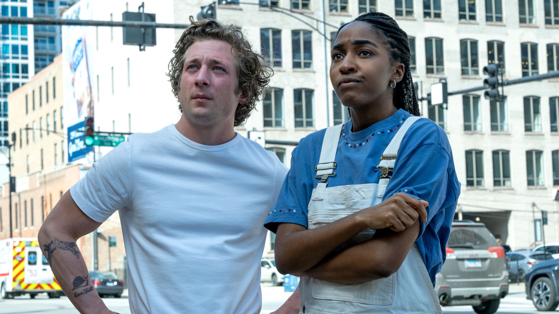 Jeremy Allen White et Ayo Edebiri dans The Bear