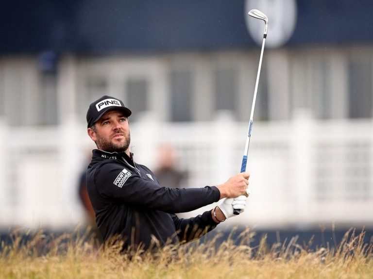 La fortune de Corey Conners tourne au 18e trou pour une deuxième journée consécutive à Hoylake, le Canadien jouera le week-end