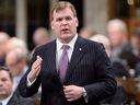 John Baird à la Chambre des communes en 2014, alors qu'il était ministre des Affaires étrangères sous le premier ministre Stephen Harper.