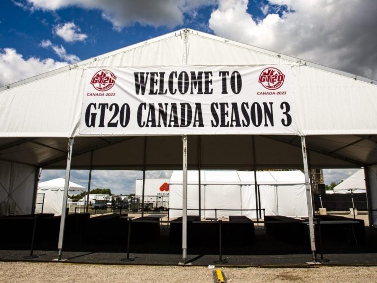 Le joueur de cricket canadien Aaron Johnson brille au Global T20 Canada