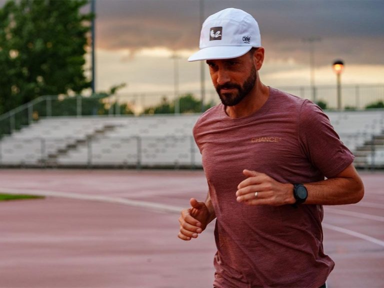 Ultra-marathonien se préparant à courir 4 500 km de Montréal à Mexico