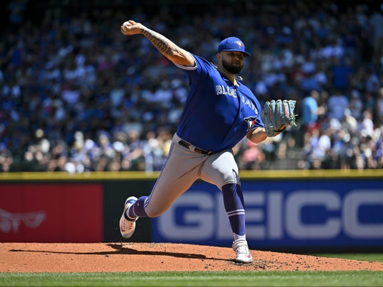 Le troisième départ est un charme pour Manoah alors que les Blue Jays évitent le balayage à Seattle