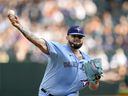 Le partant des Blue Jays de Toronto, Alek Manoah, lance un lancer contre les Tigers de Detroit lors de la première manche d'un match le 7 juillet 2023 à Detroit.