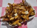 Vue aérienne de la portion de poutine.