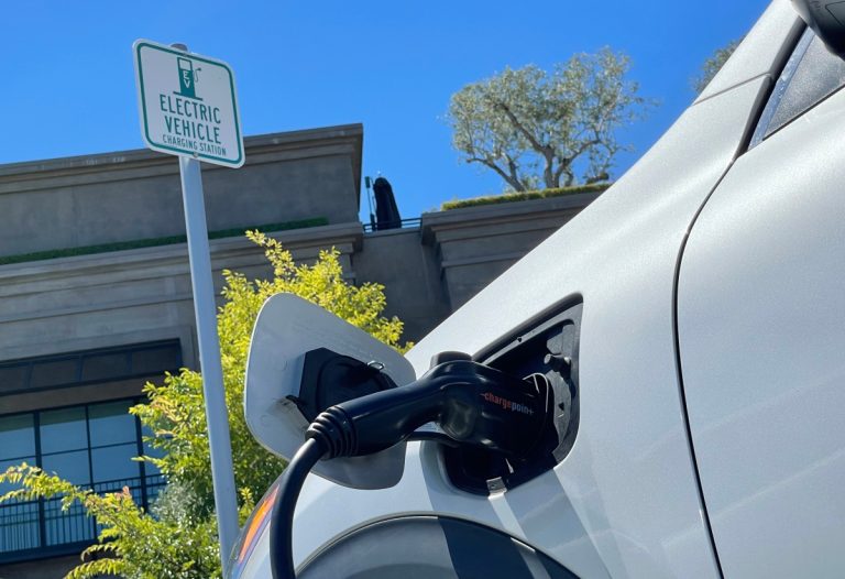 Voltpost lève 3,6 millions de dollars pour amener la recharge des véhicules électriques sur le trottoir