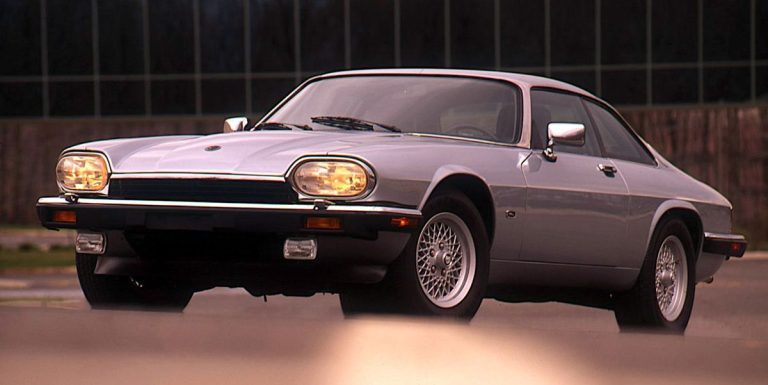 1992 Jaguar XJS reste calme et continue