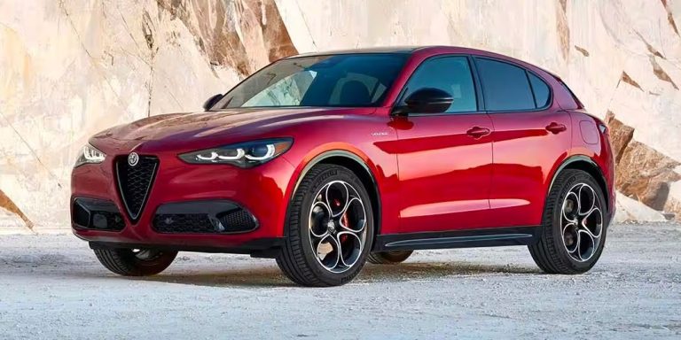 Alfa Romeo réduit les prix des Giulia et Stelvio 2024 de 1800 $