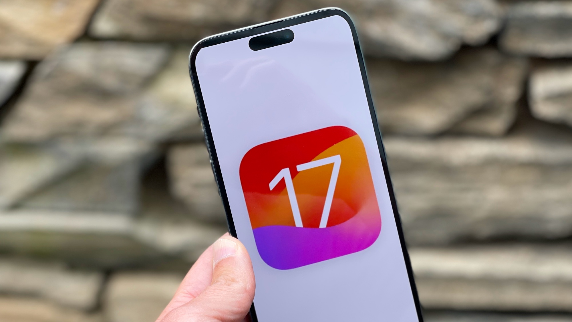 Logo iOS 17 sur iPhone