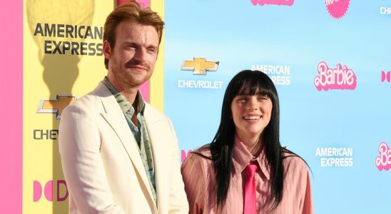 Billie Eilish et Finneas donnent leur avis sur la tendance des fans à lancer des objets sur les artistes sur scène : "Nous comprenons, mais ne le faisons pas"