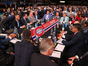 Le personnel des Canadiens de Montréal lors du repêchage Upper Deck NHL 2023 au Bridgestone Arena le 29 juin 2023 à Nashville, Tennessee.