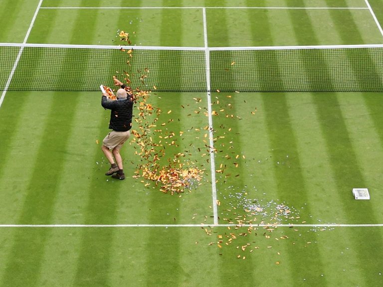 Des militants écologistes arrêtés à Wimbledon pour perturbations