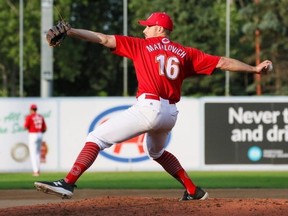 Joey Matulovich a remporté la victoire pour les Goldeyes mardi.  Il est allé six et deux tiers, accordant deux points sur sept coups sûrs tout en en retirant sept.