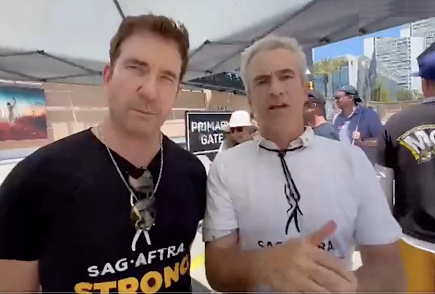 Dylan McDermott et Dermot Mulroney ne peuvent pas se différencier — [VIDEO] – TVLine