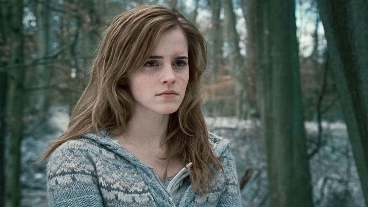 Emma Watson in Harry Potter and the Deathly Hallows screenshot