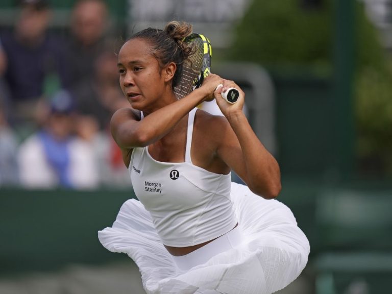 Fernandez avance, Auger-Aliassime bouleversé au premier tour à Wimbledon